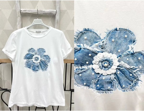 T-paita  "farkkukukalla" ja valkoisilla helmill&auml;