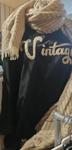 Pusero VINTAGE musta , teksti koholla beige