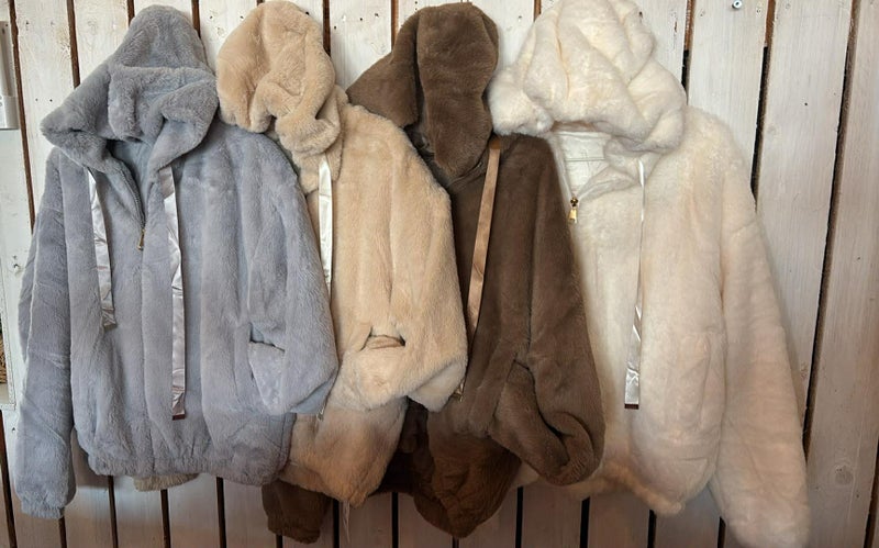 Karvatakki hupulla (harmaa ,beige ,ruskea,luonnonvalkoinen)