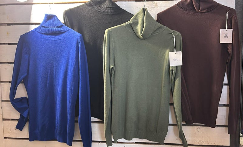 Neulepoolo (koboltti , musta ,army , suklaaruskea)